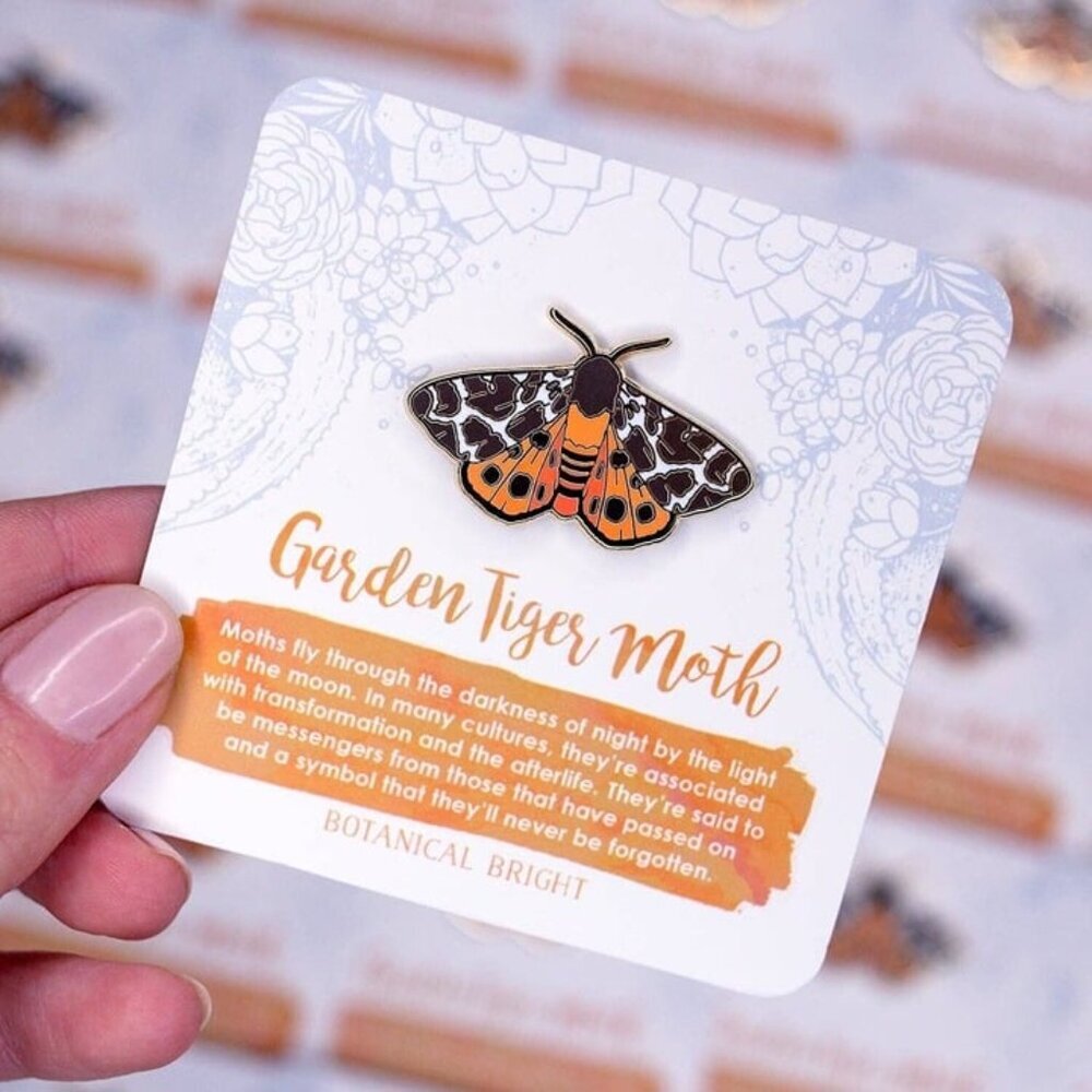 Garden Tiger Moth Enamel Pin - Gold‎ Plated Base Nature Brooch - Picture 2 of 3